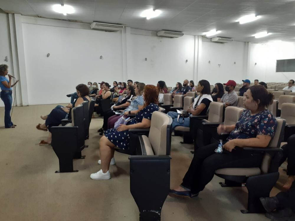 Educação reúne famílias de alunos autistas