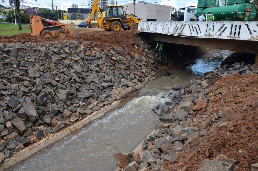 Prefeitura intensifica serviços de manutenção e pede a colaboração da população