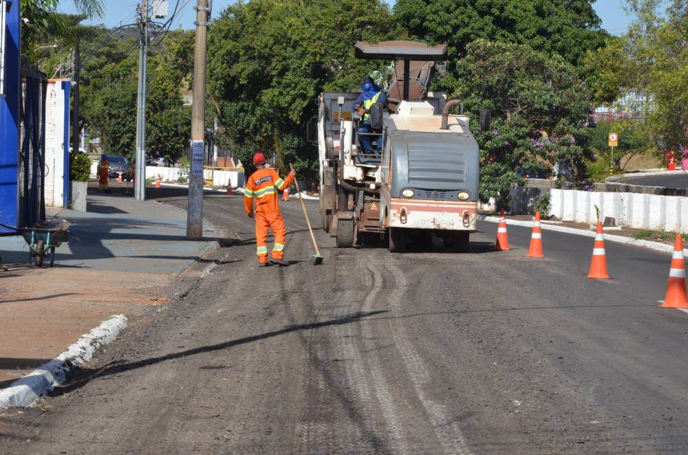 Av. Antônio Barbosa Filho começa a ser recapeada