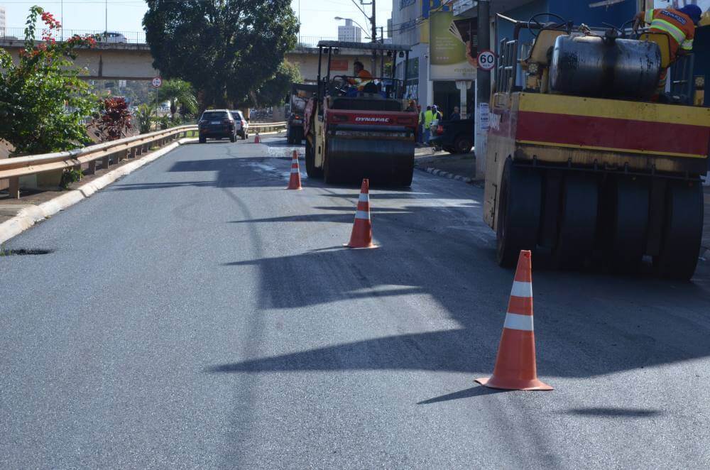 Recapeamento avança na Av. Antônio Barbosa Filho