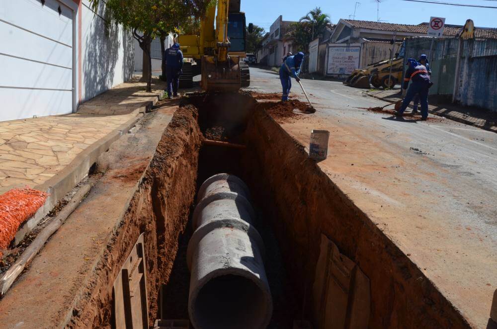 Obras de galerias avançam na rua Torquato Caleiro