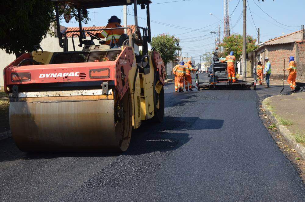 Recapeamento avança pelas ruas do Alvorada e Progresso