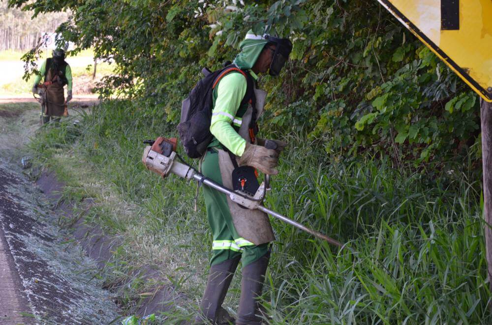 Praça e Avenida recebem limpeza no Éden e Santa Mônica