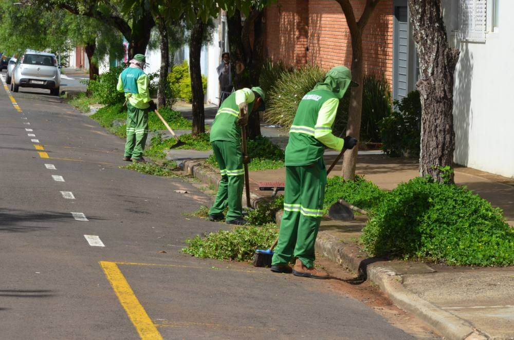 Prefeitura intensifica limpeza urbana