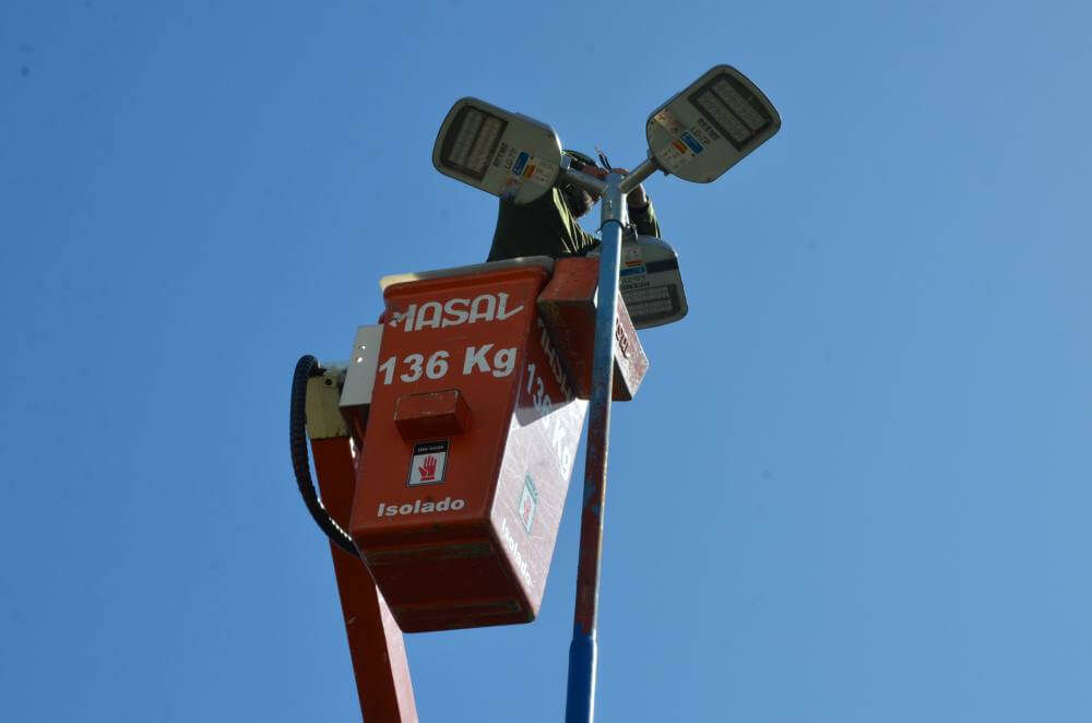 Prefeitura substitui luminárias do calçadão da Marechal Deodoro