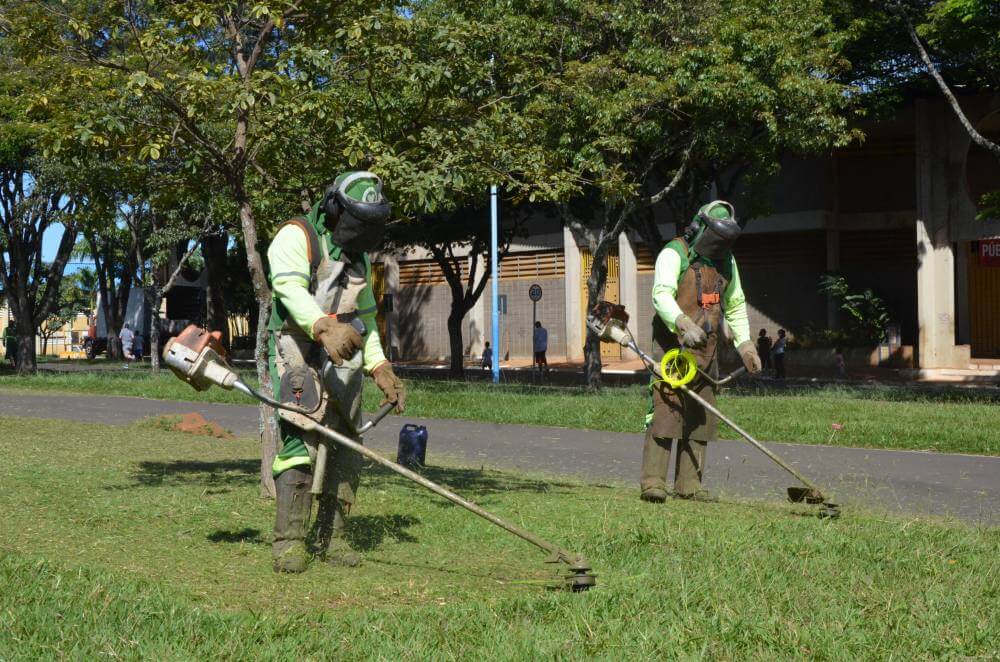 Limpeza urbana continua pela cidade