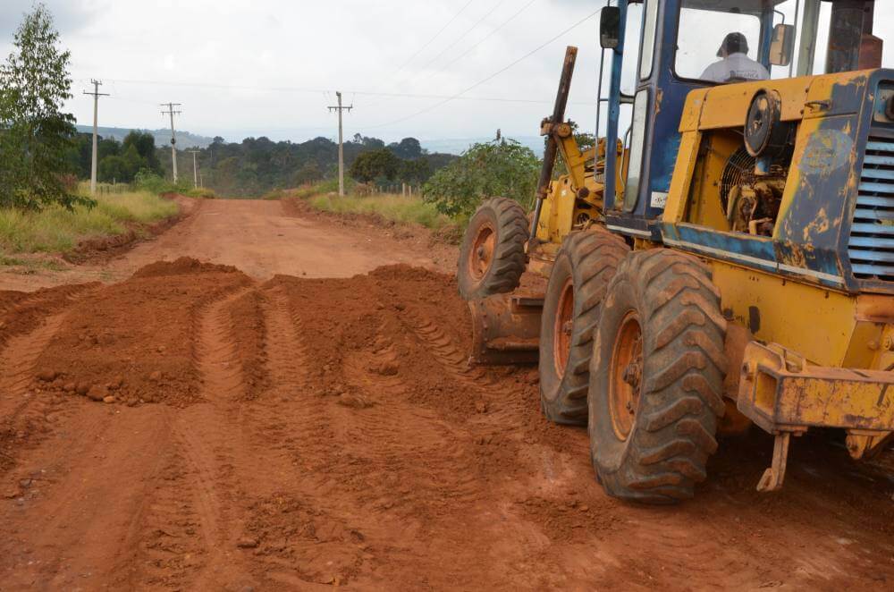 Meio Ambiente faz manutenção em estradas de chácaras