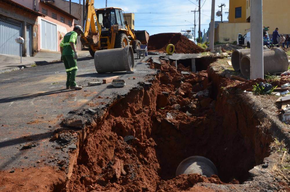 Prefeitura substitui galerias rompidas no Paulistano
