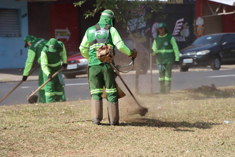 Prefeitura intensifica trabalho de limpeza urbana