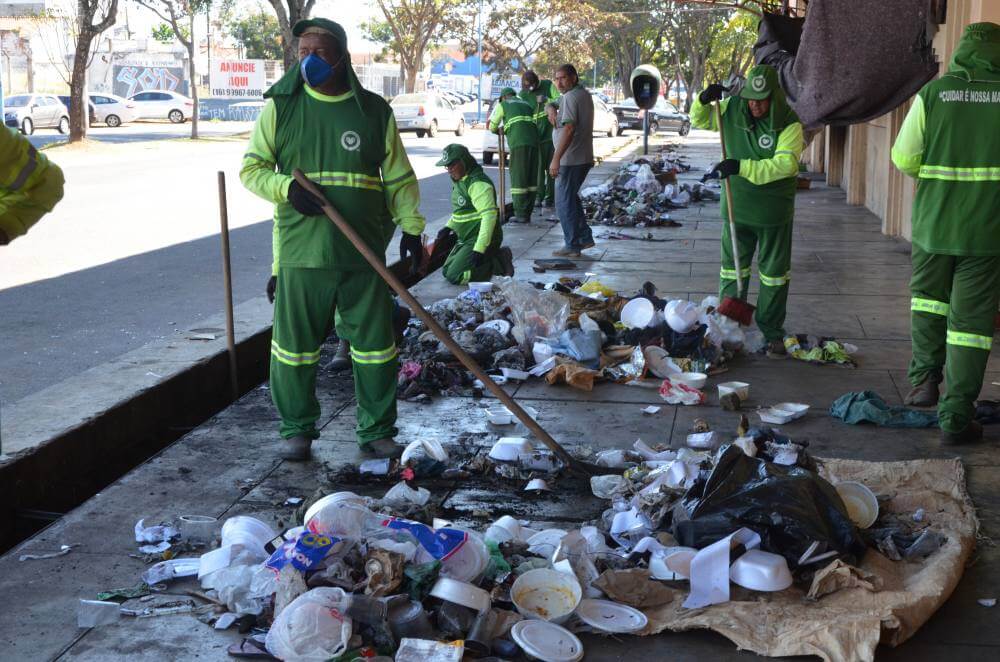 Prefeitura faz limpeza no prédio da Antiga Mogiana
