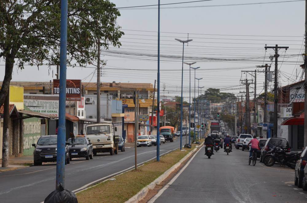 Av. Adhemar de Barros recebe nova iluminação