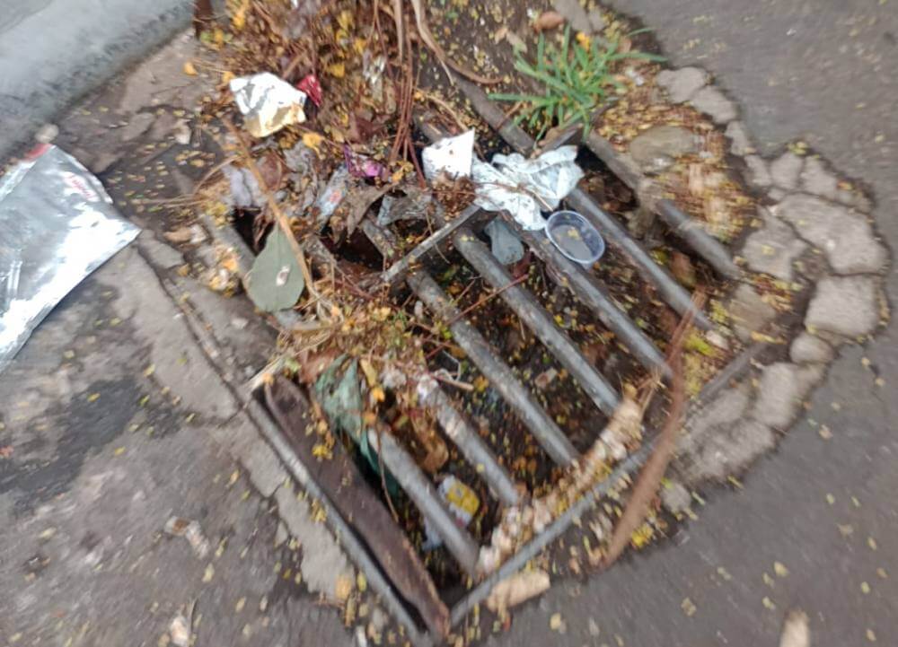 Meio Ambiente reforça ações de limpeza de bocas de lobo