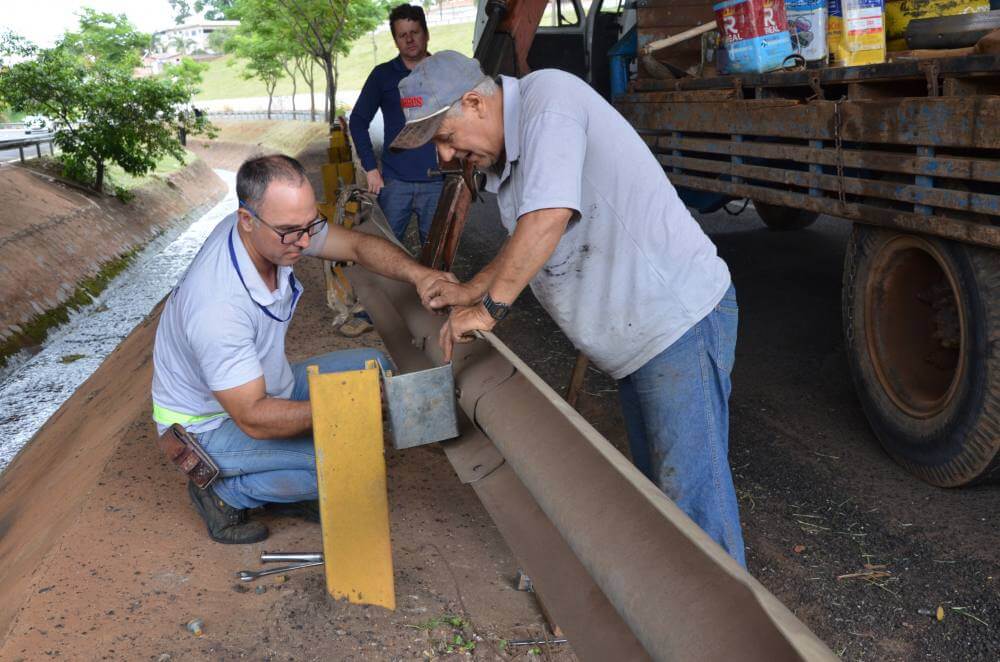 Secretaria está concluindo reparos e trocas de defensas metálicas