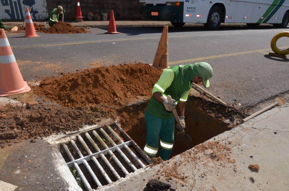 Prefeitura duplica bocas de lobo na rua Distrito Federal