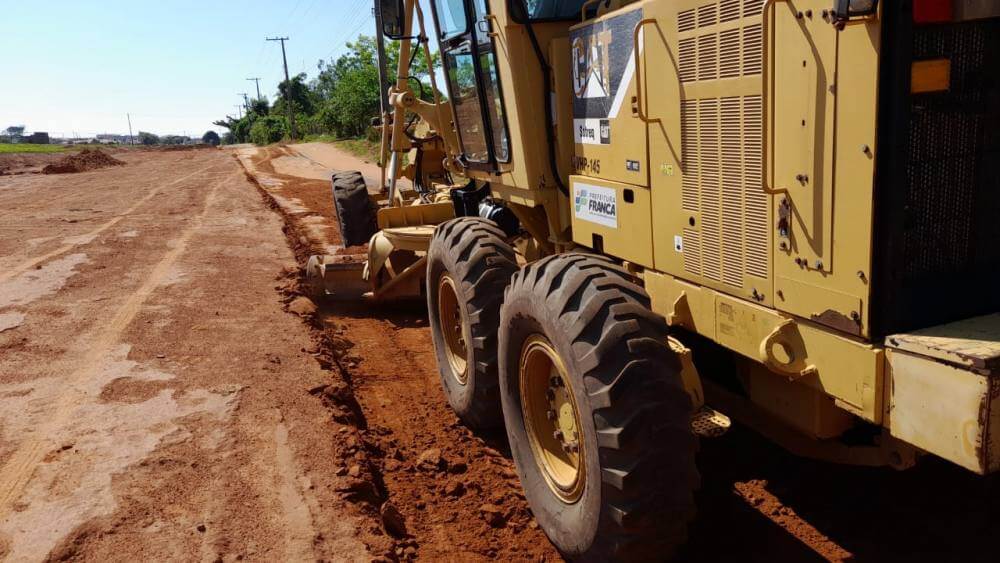 Prefeitura faz manutenção em chácaras e estradas rurais