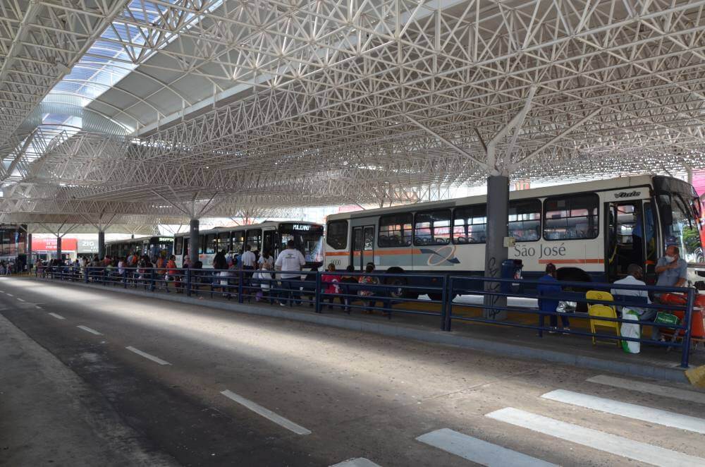 Secretaria de Saúde realiza vacinação especial contra a Covid-19 no Terminal de Ônibus Ayrton Senna