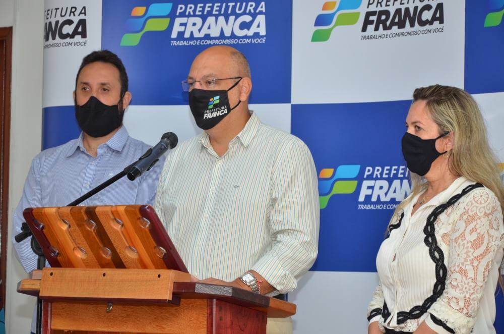 Prefeito anuncia troca no comando da Secretaria de Saúde