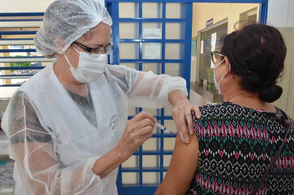 Franca antecipa aplicação da 4ª dose para idosos com 80 anos ou mais a partir desta sexta-feira