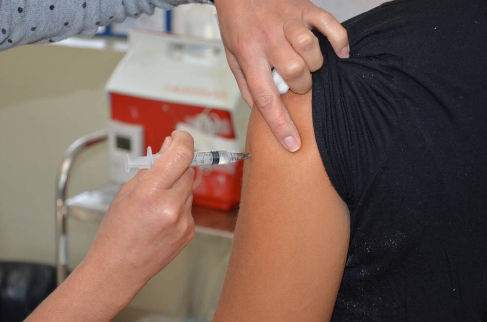 Mutirão para vacinação de idosos terá 12 postos neste sábado