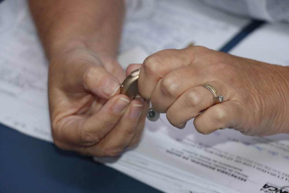 Prefeitura investe mais de R$ 1,6 milhão em aparelhos auditivos