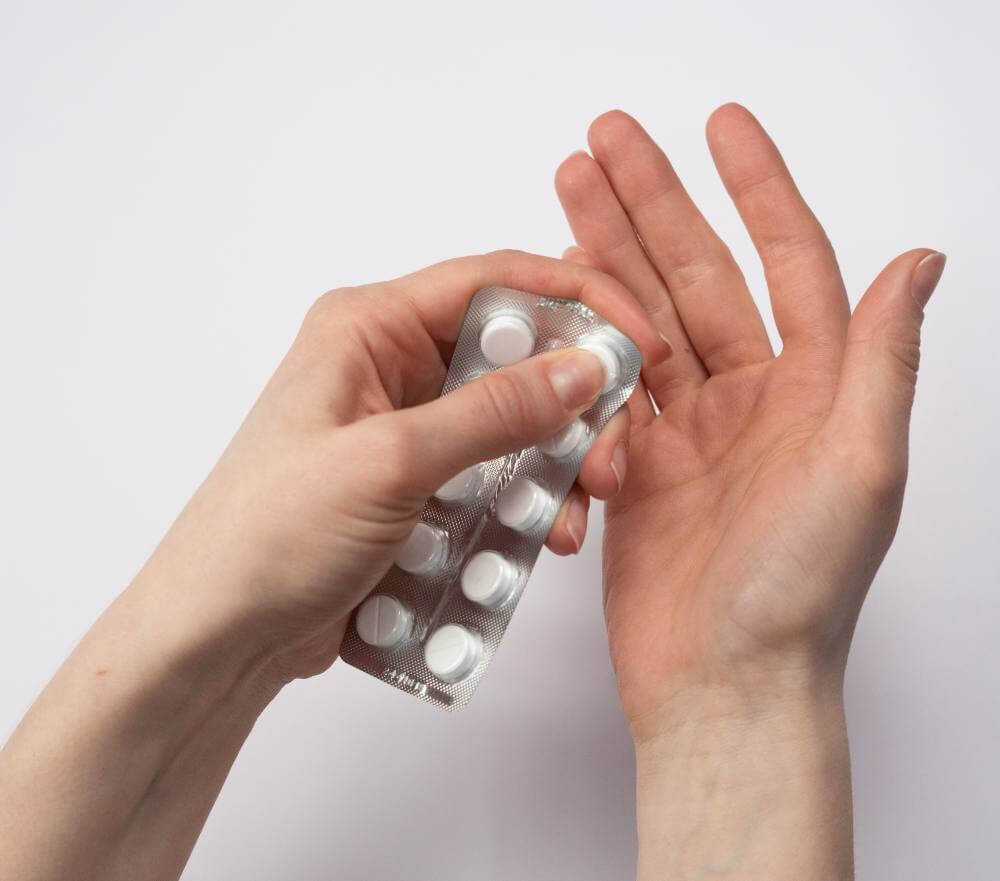 Por falta de matéria prima, laboratórios têm dificuldade em entregar remédios comprados pela Prefeitura