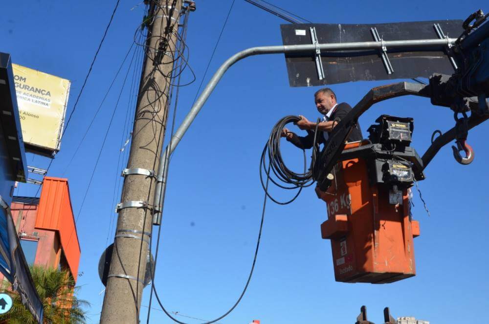 Aumento de furtos de fiação prejudica trânsito e serviços na cidade
