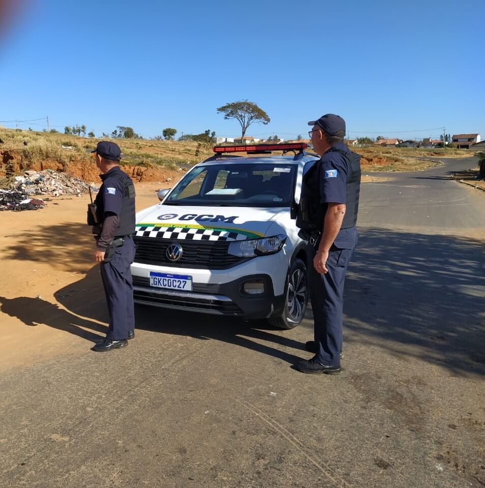 Guarda flagra e multa infrator por descarte irregular