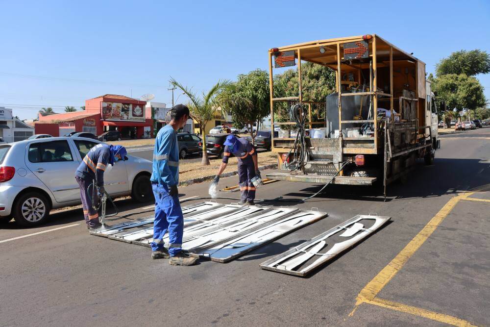 Prefeitura investe na sinalização para mais segurança dos condutores