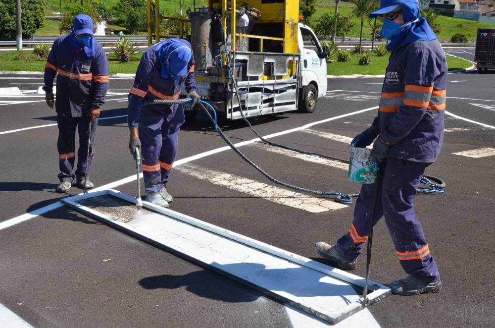 Av. José Grazotti recebe nova sinalização