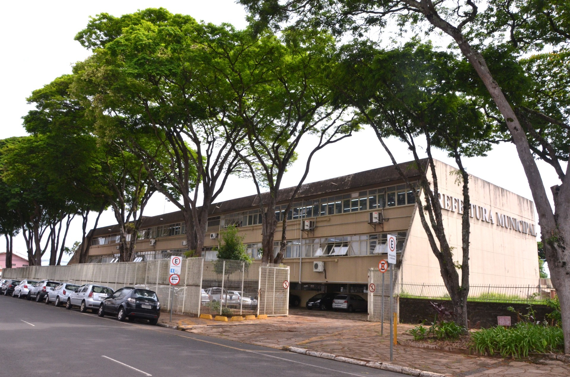 Repartições municipais fecham no feriado e retomam atendimento na segunda