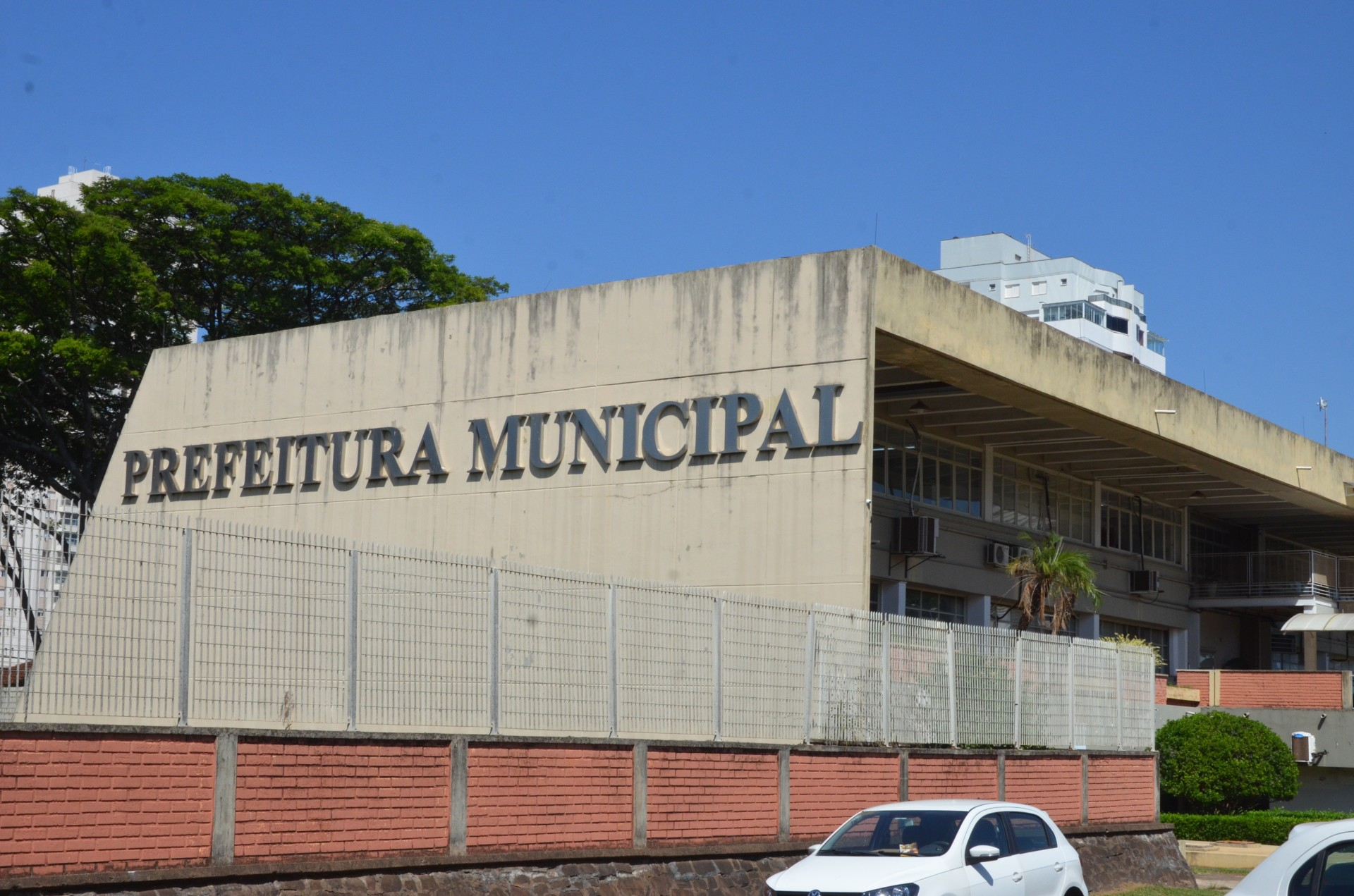 Repartições municipais estarão fechadas na segunda e terça-feira