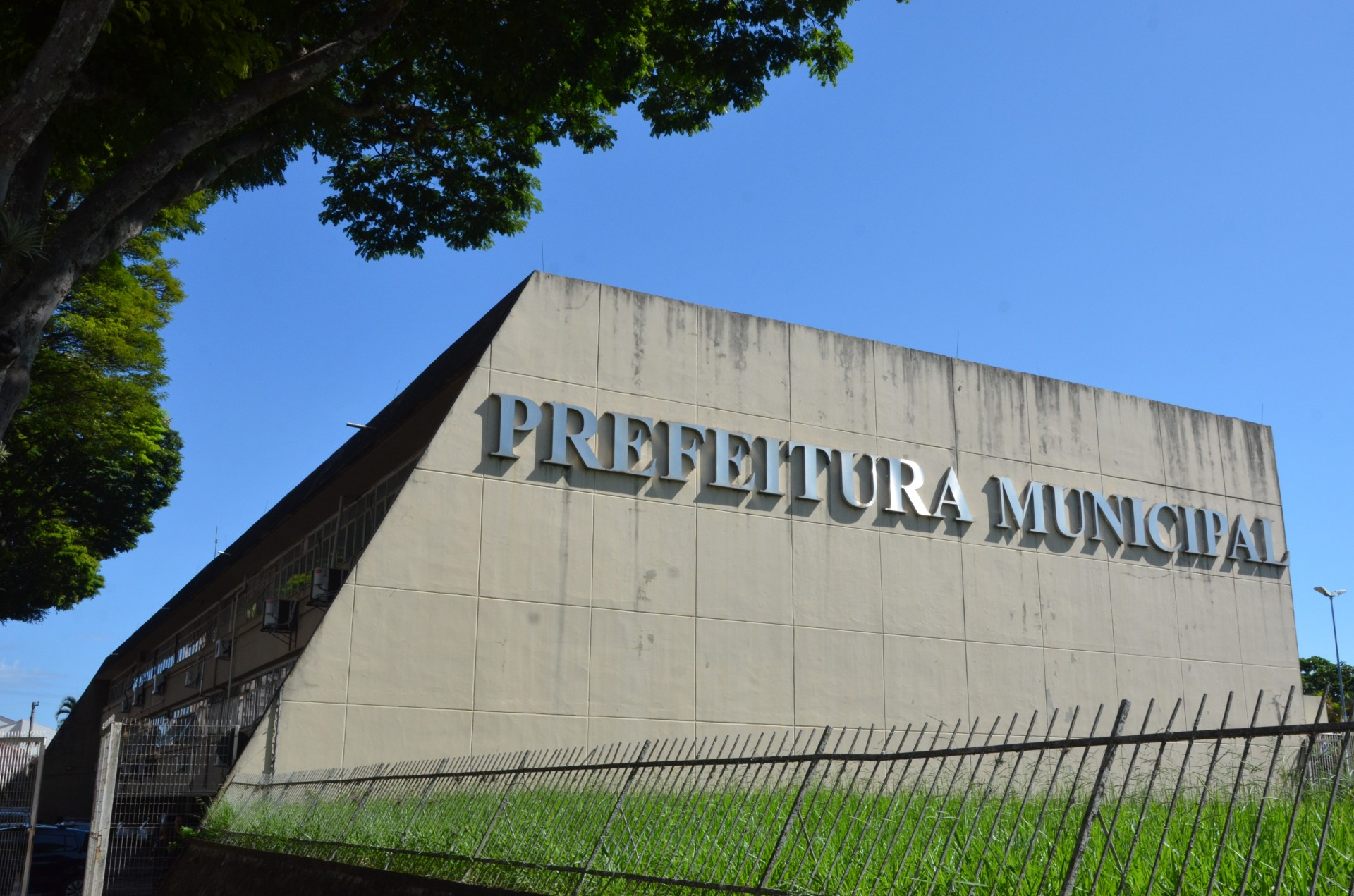 Repartições municipais fecham no feriado