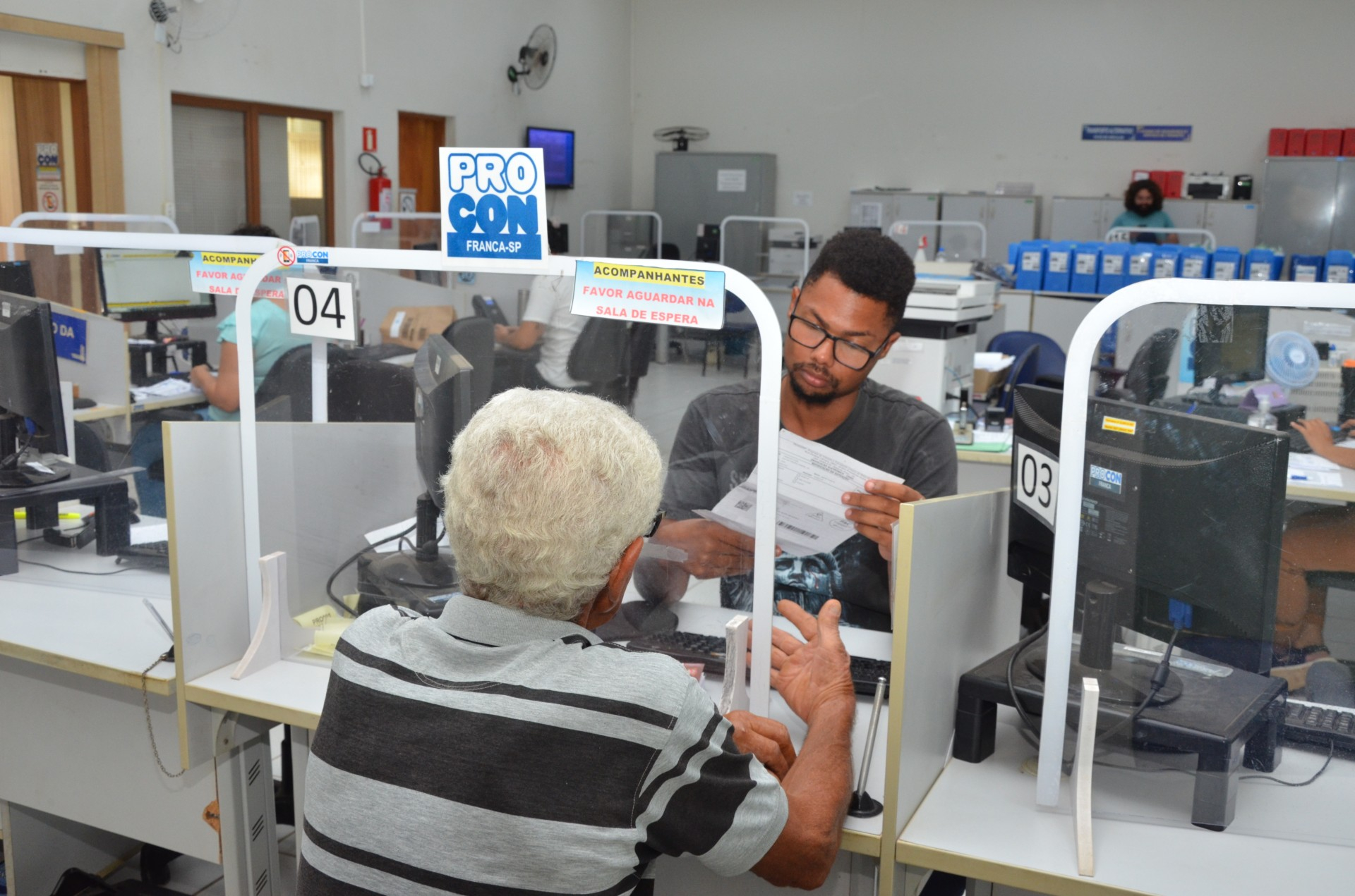 Procon orienta sobre compras de material escolar