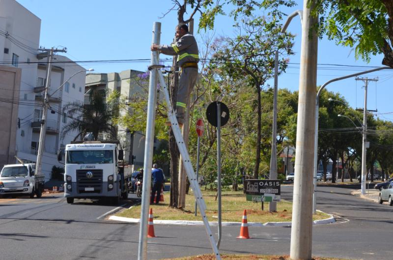 Segurança instala novos semáforos na Av. Paulo VI