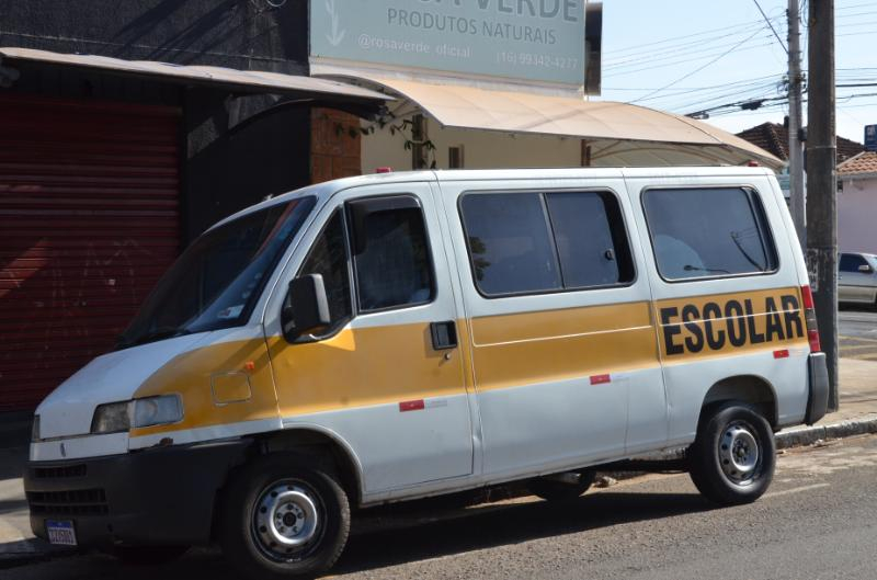 Motoristas do transporte escolar devem renovar alvarás