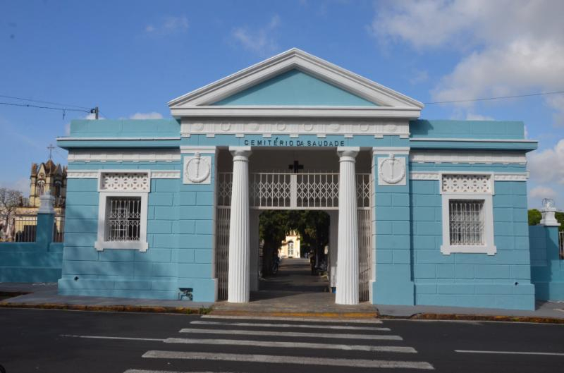 Cemitérios municipais funcionam até 17h na véspera e Dia das Mães