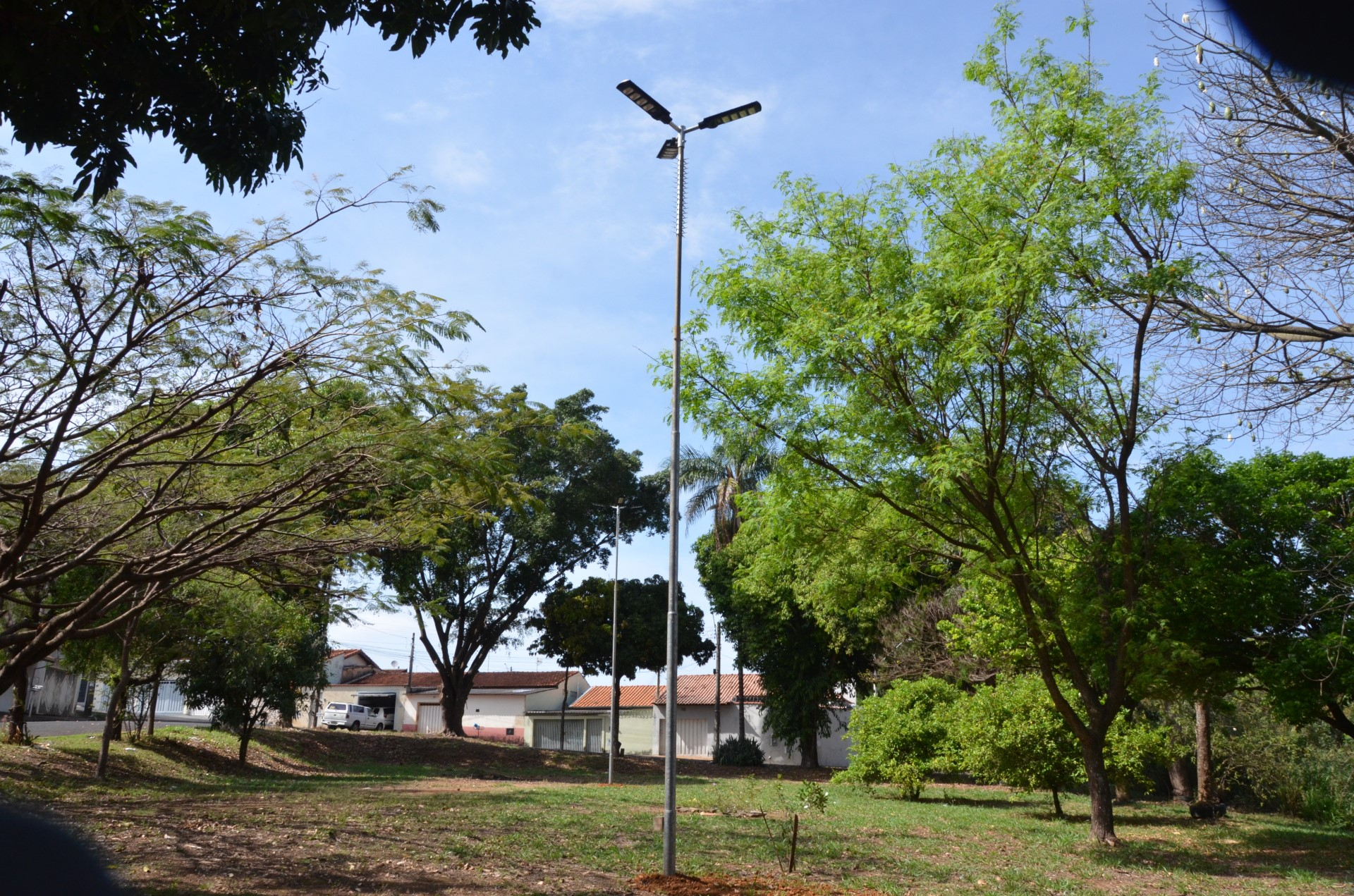 Praça do Horto recebe iluminação