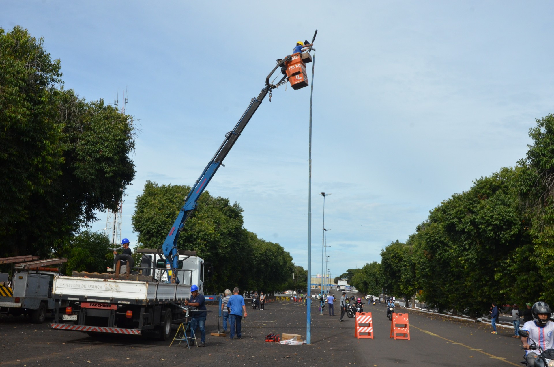 Estacionamento em frente ao Fernando Costa recebe nova iluminação