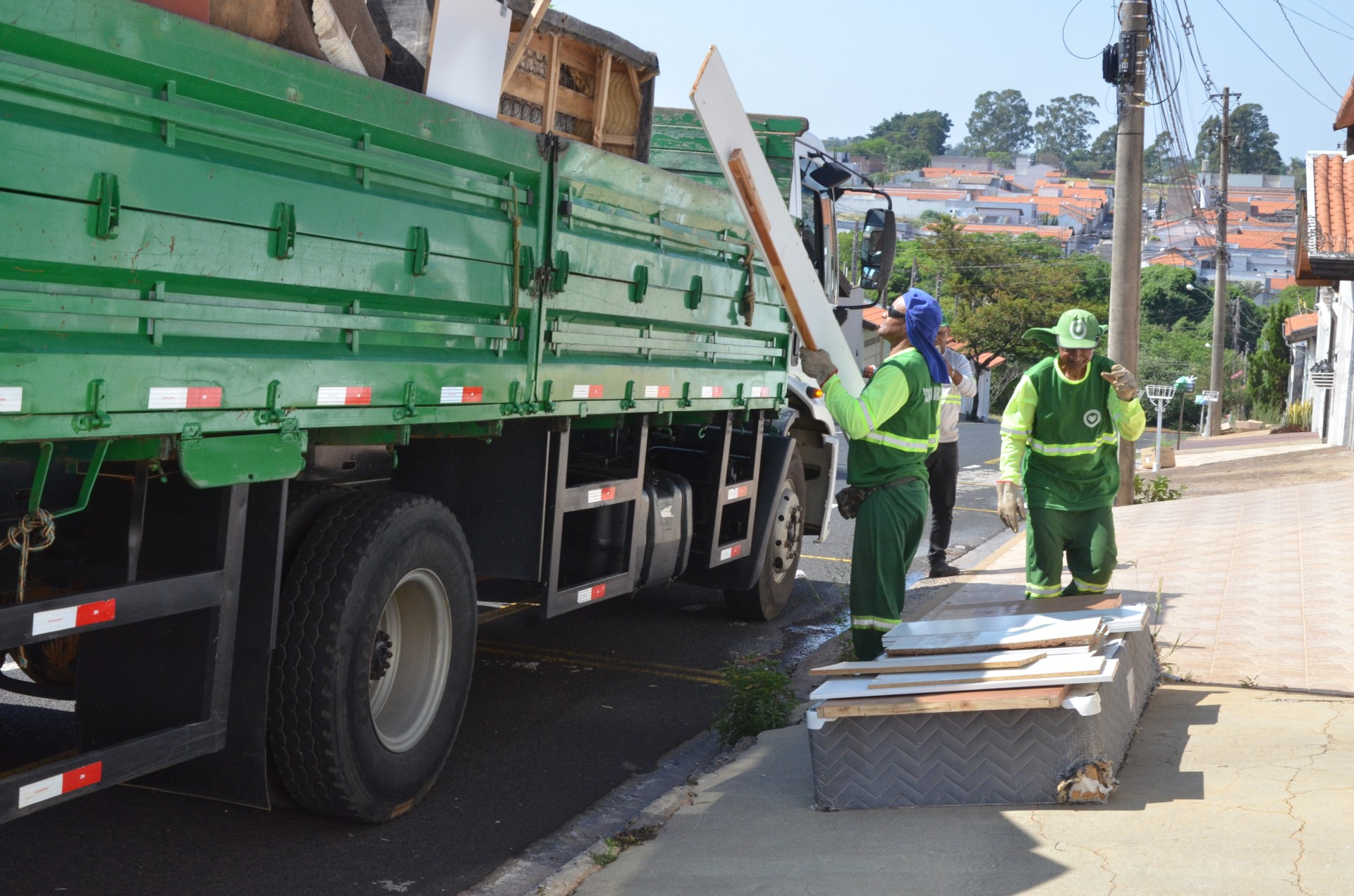 61 bairros da Região Oeste recebem o Arrastão da Limpeza