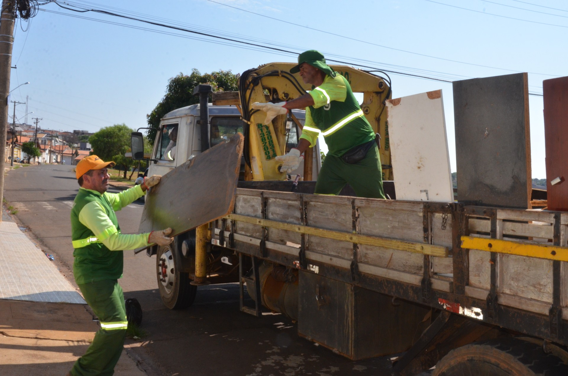 Arrastão da Limpeza atende 61 bairros da Região Oeste neste sábado