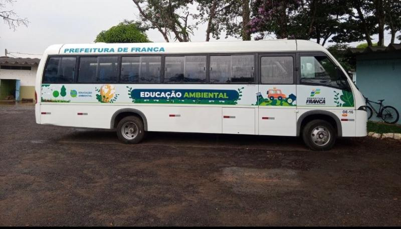 Dia da Água tem plantio de árvores e uso do ônibus da Educação Ambiental
