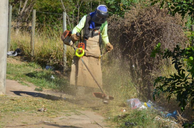 Prefeitura mantém frentes de limpeza pública em toda cidade
