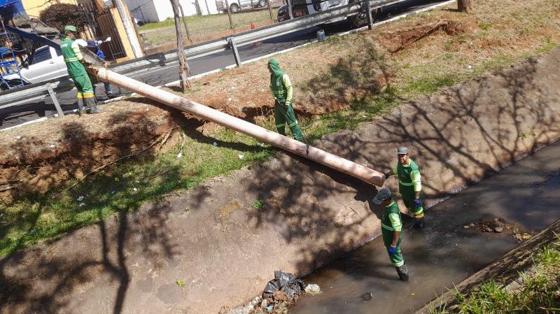 Meio Ambiente faz manutenção no Córrego Cubatão