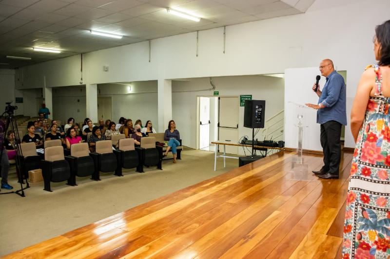 Prefeito empossa novos membros do Conselho Municipal da Condição Feminina
