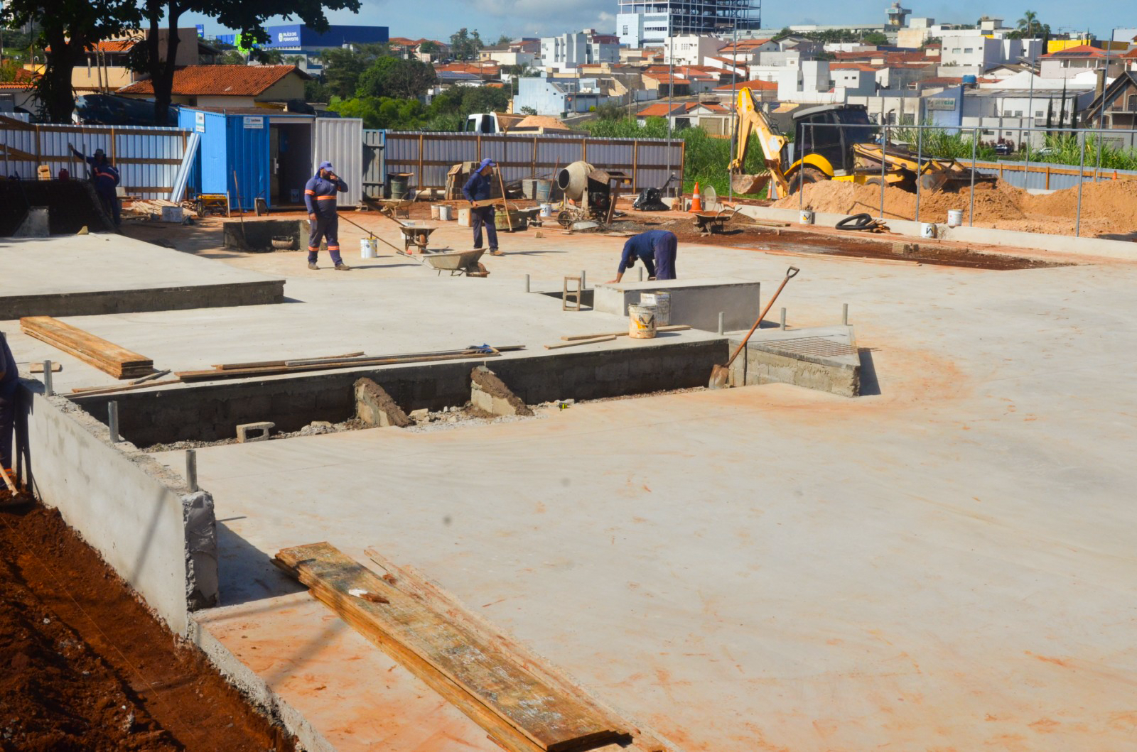 Emdef constrói quadras e concreta pista de skate no CEPEL da Vila Raycos