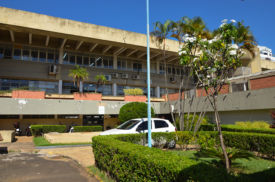 Prefeitura realiza leilão de veículos e materiais