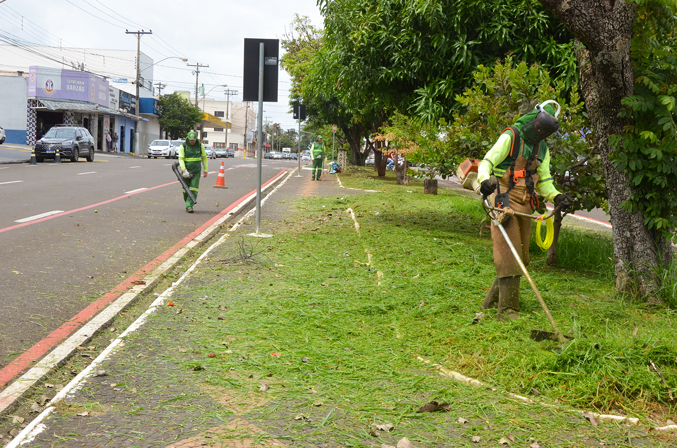 Prefeitura intensifica serviços de limpeza em áreas públicas