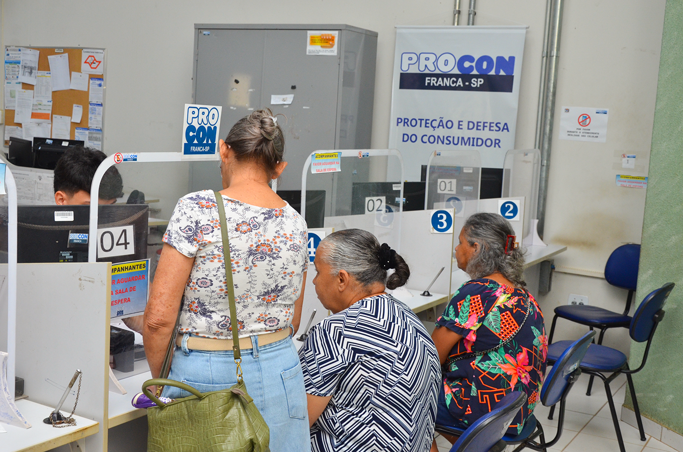 Procon de Franca reforça orientações aos consumidores para compras de fim de ano