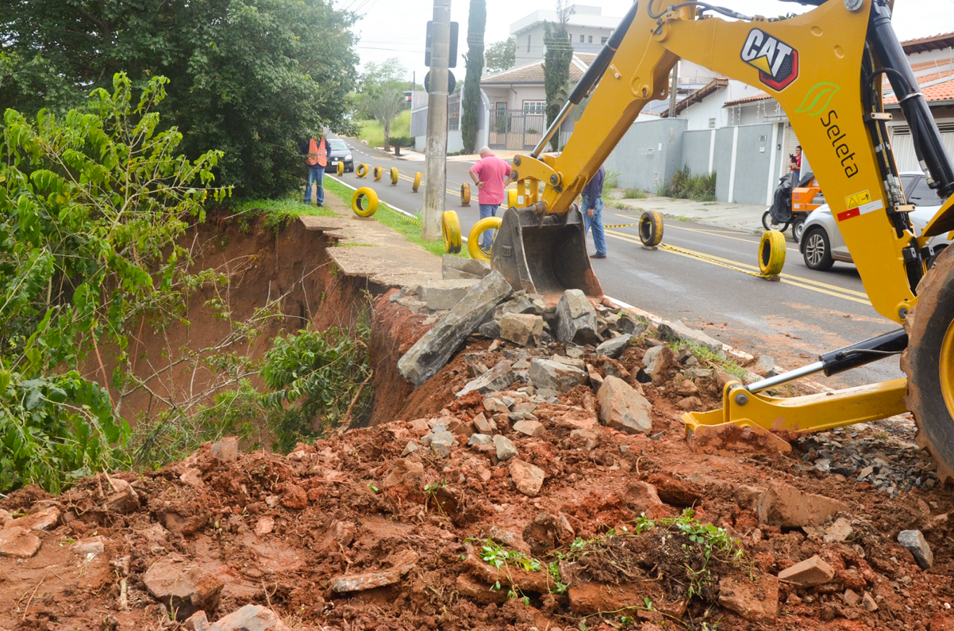 Prefeitura faz contenção de processo erosivo no Jardim Flórida
