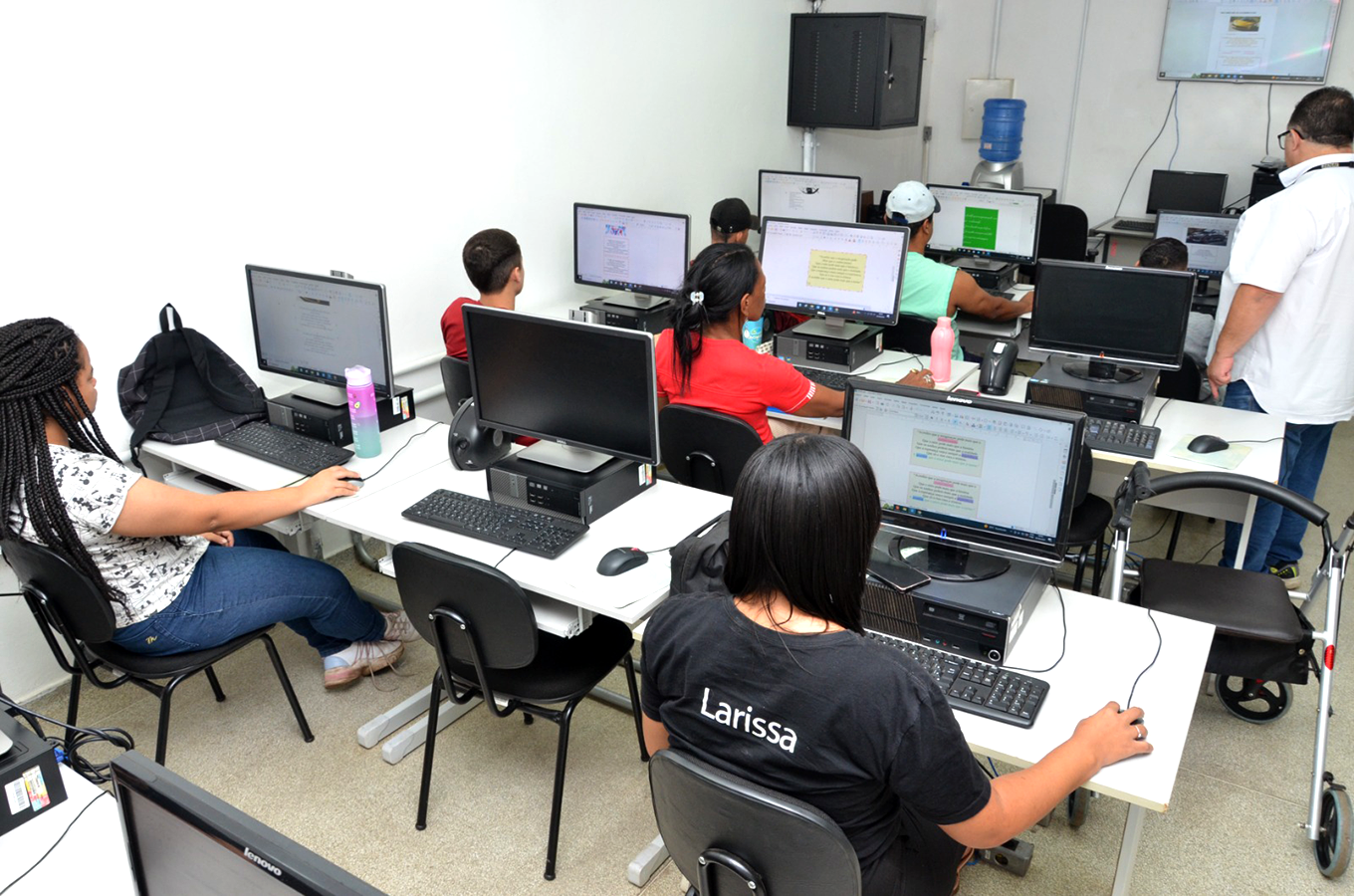 Escola Profissionalizante abre vagas para cursos de Informática 50+ e Páscoa